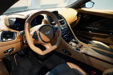 2019 Aston Martin DBS — фото 7