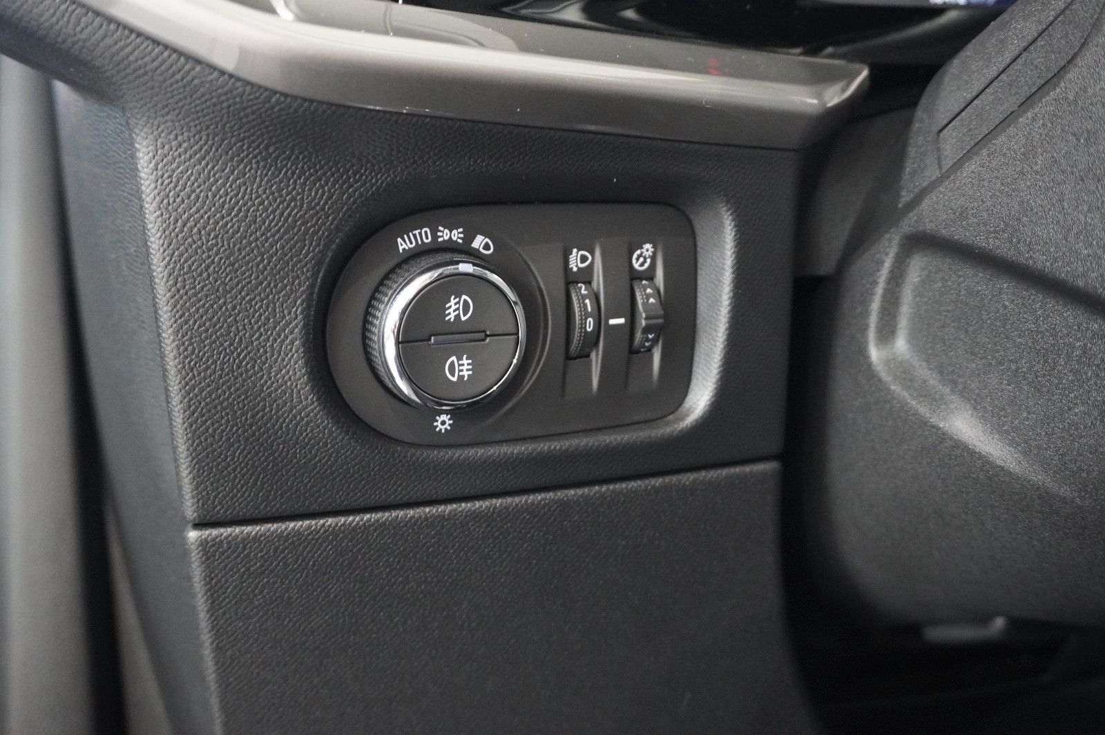 Fahrzeugabbildung Opel Mokka-e ELEGANCE 3-PHASIG NAVI/LED/KAMERA/DAB+