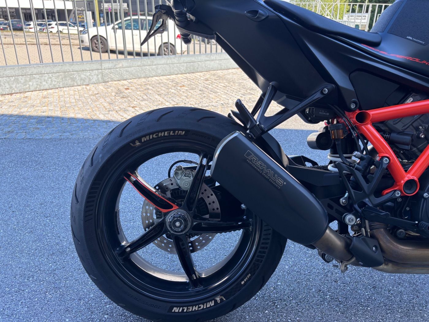Fahrzeugabbildung KTM 1290 Super Duke R, Remus, Kurzer KZH, TechPack,