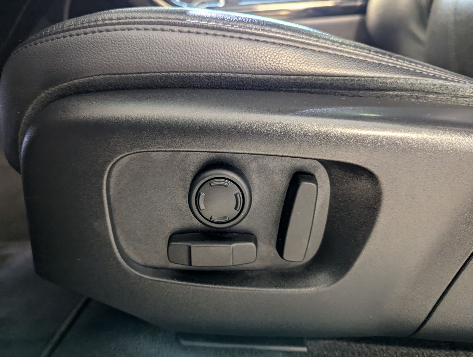 LAND ROVER Range Rover Evoque D180 R-Dynamic SE Pano HUD 20 - Image 22