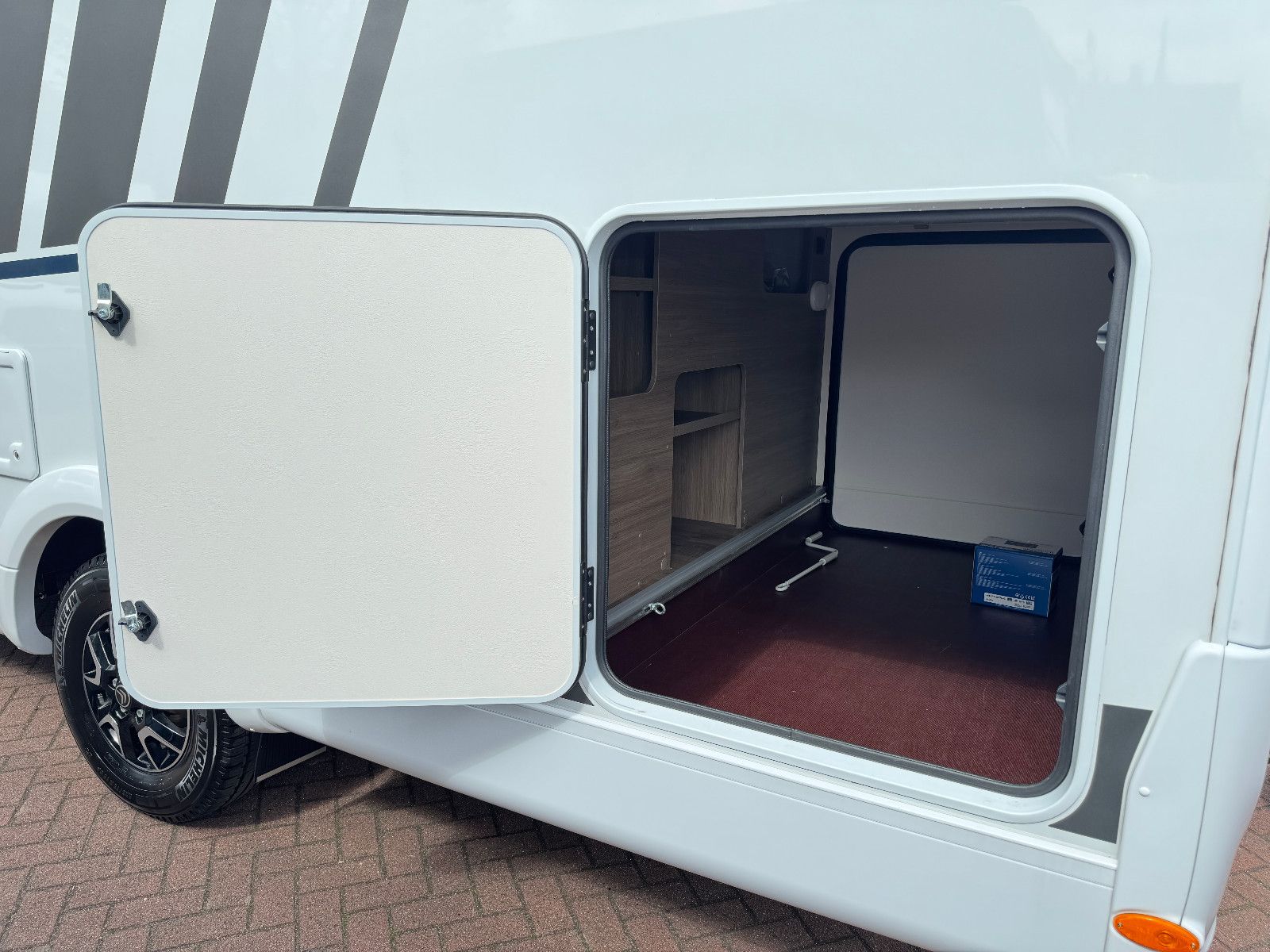 Fahrzeugabbildung Carado T 457 Pro + HYDRAULISCHE HUBSTÜTZEN LUFTFEDERUNG