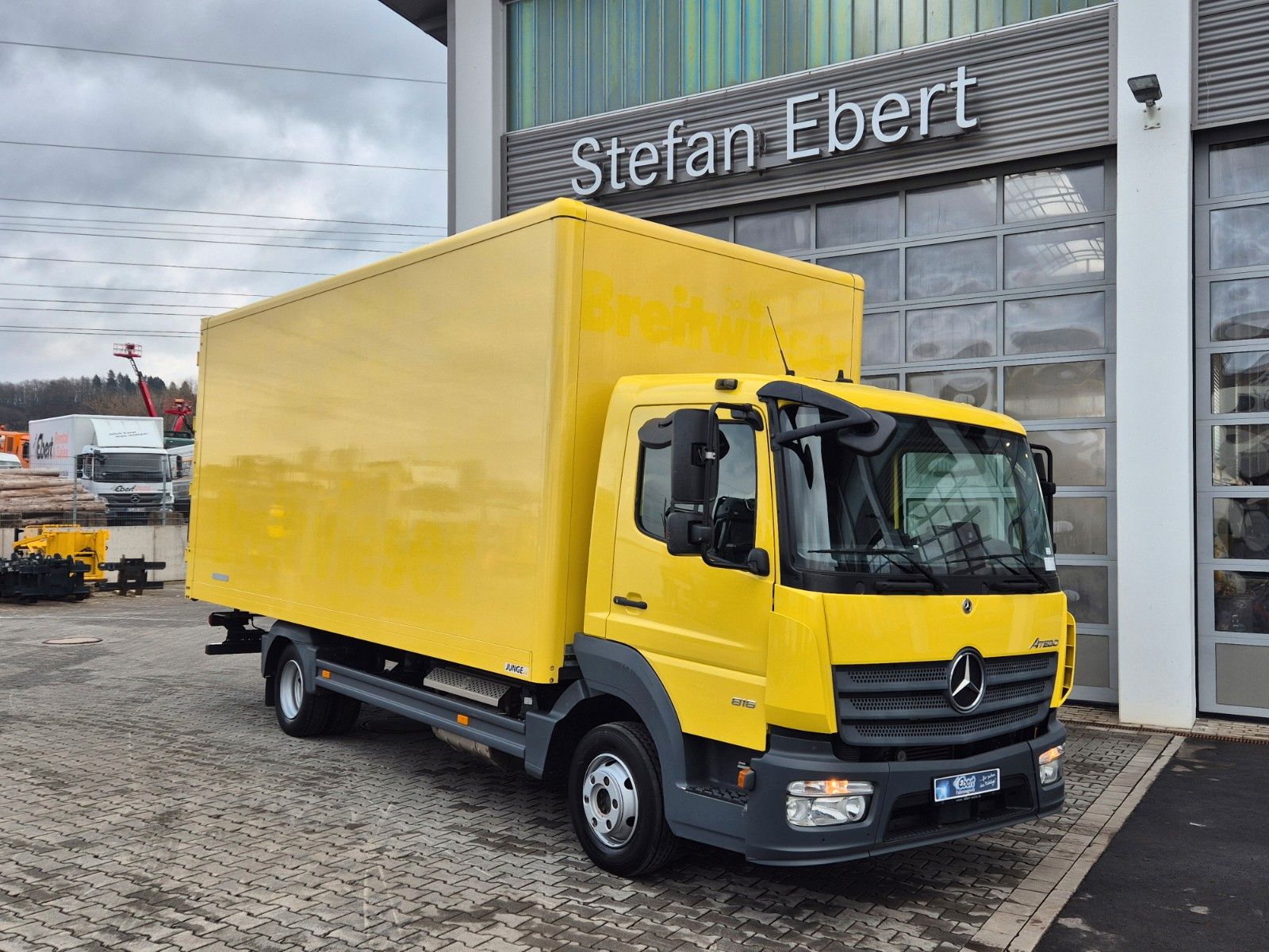 Fahrzeugabbildung Mercedes-Benz Atego 816 4x2 Möbelkoffer 3 Sitze
