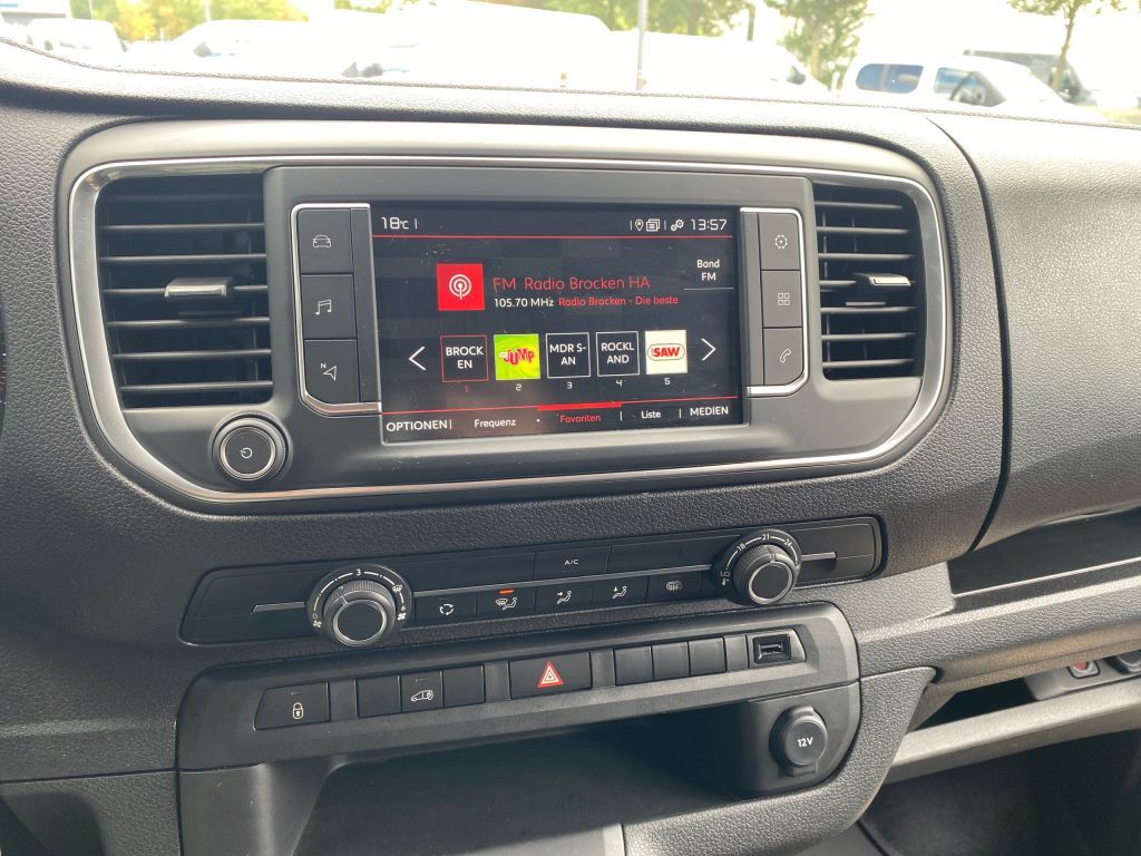 Fahrzeugabbildung Citroën Jumpy 1.5 BlueHDi 120 M *3 Sitze*Navi*Kamera*