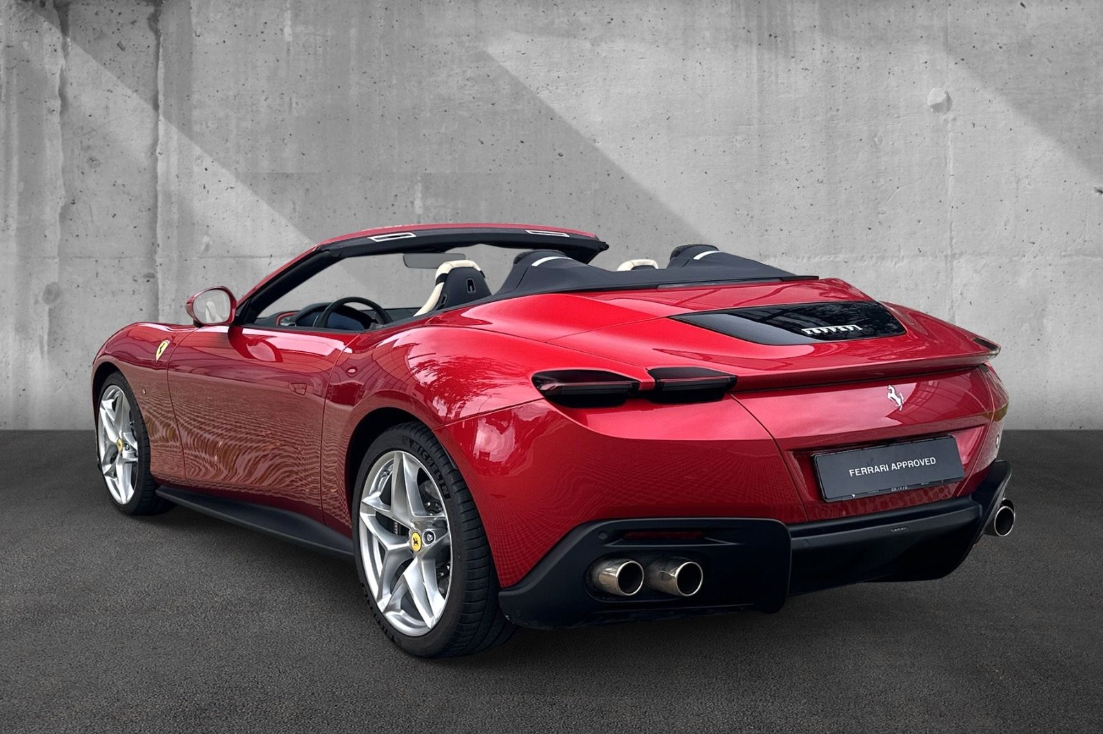 Fahrzeugabbildung Ferrari Roma Spider*dt. Auto*360° Kam*Belüftet*Neck Warm