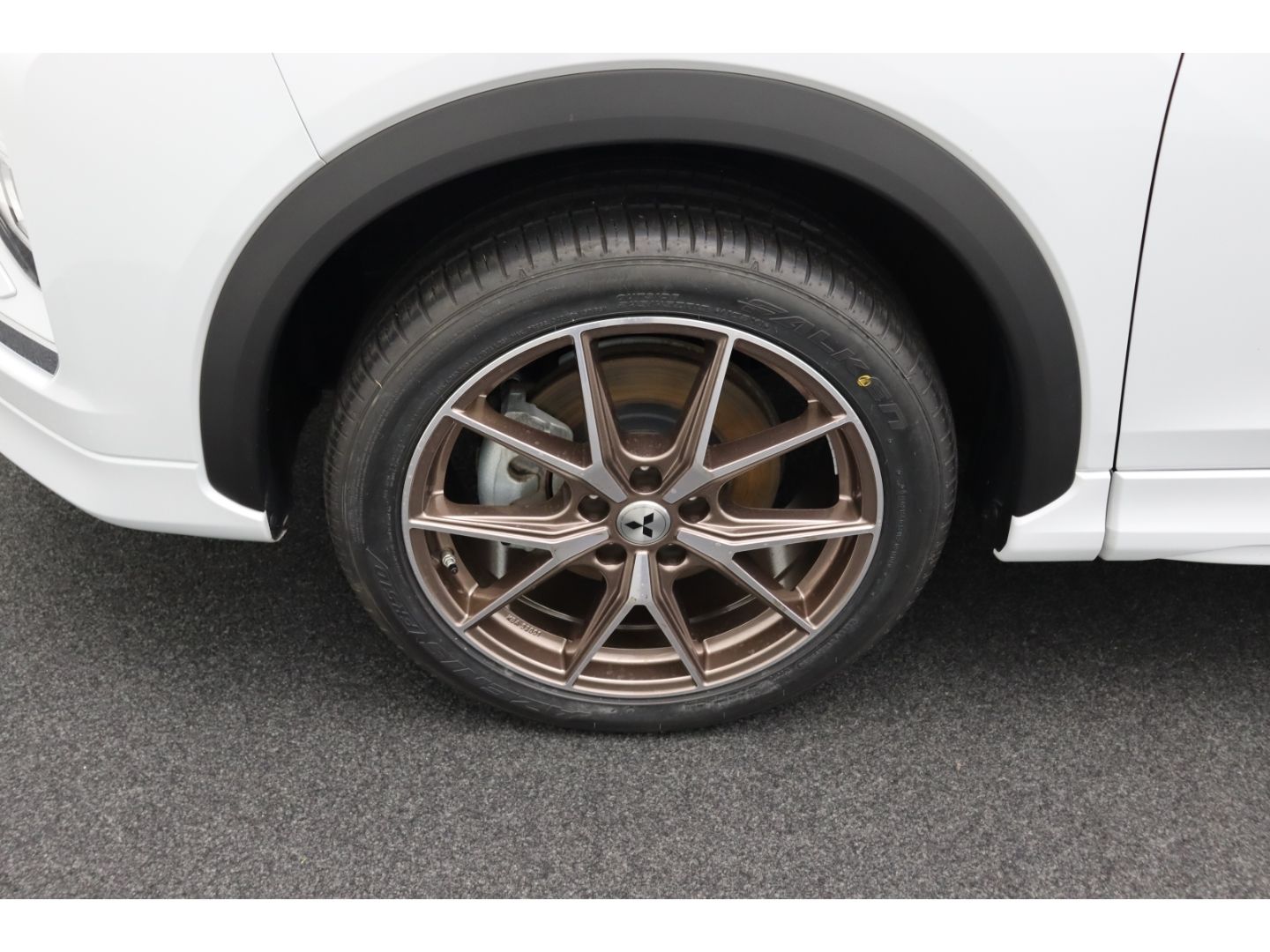 Fahrzeugabbildung Mitsubishi Eclipse Cross 2.4 Plus Select Hybrid 4WD