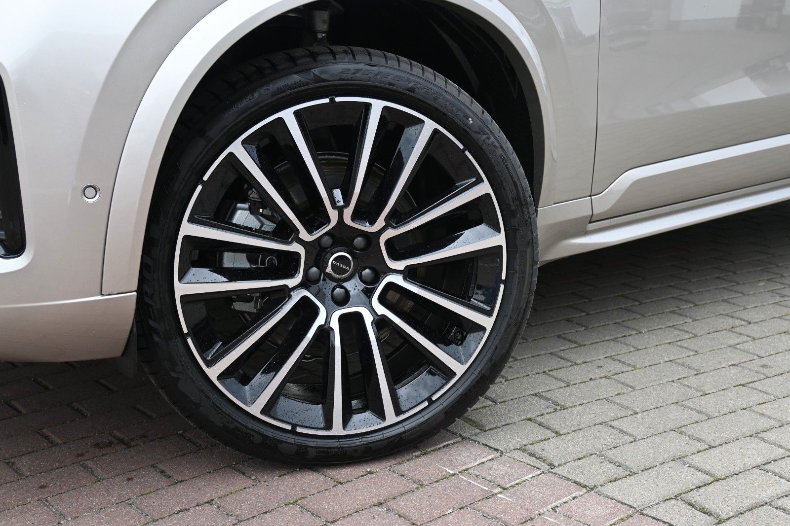 Fahrzeugabbildung Volvo XC90 T8 AWD Ultra Dark´*STDHZG*360°*LUFT*ACC*AHK