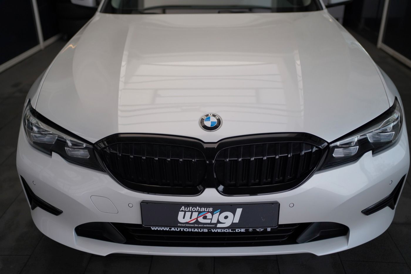 Fahrzeugabbildung BMW 320d Advantage +Driving Assistant+Komfortzugang