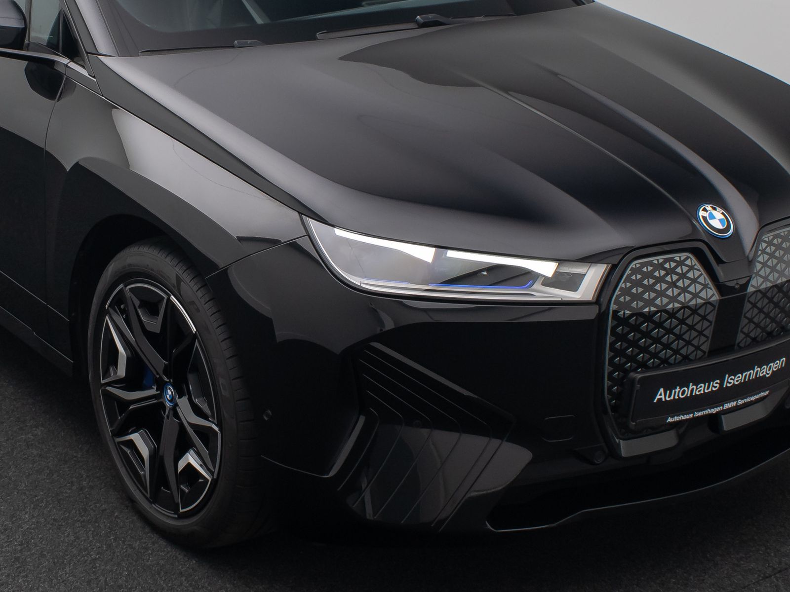 Fahrzeugabbildung BMW iX xD40 Sportpaket ACC 360° Laser SkyLounge 22"