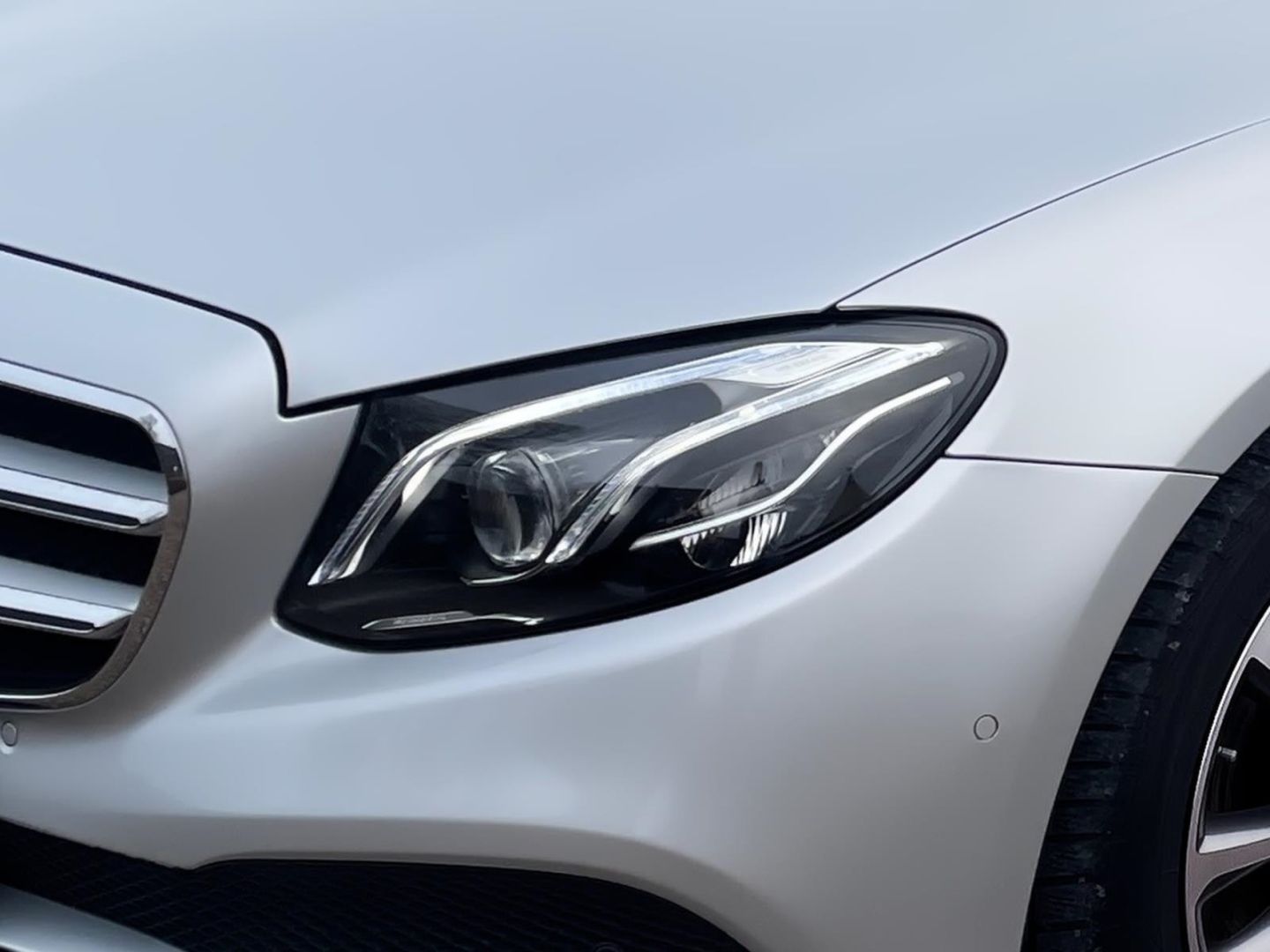 Fahrzeugabbildung Mercedes-Benz E 450 T-Modell 4Matic E-Klasse Avantgarde AHK