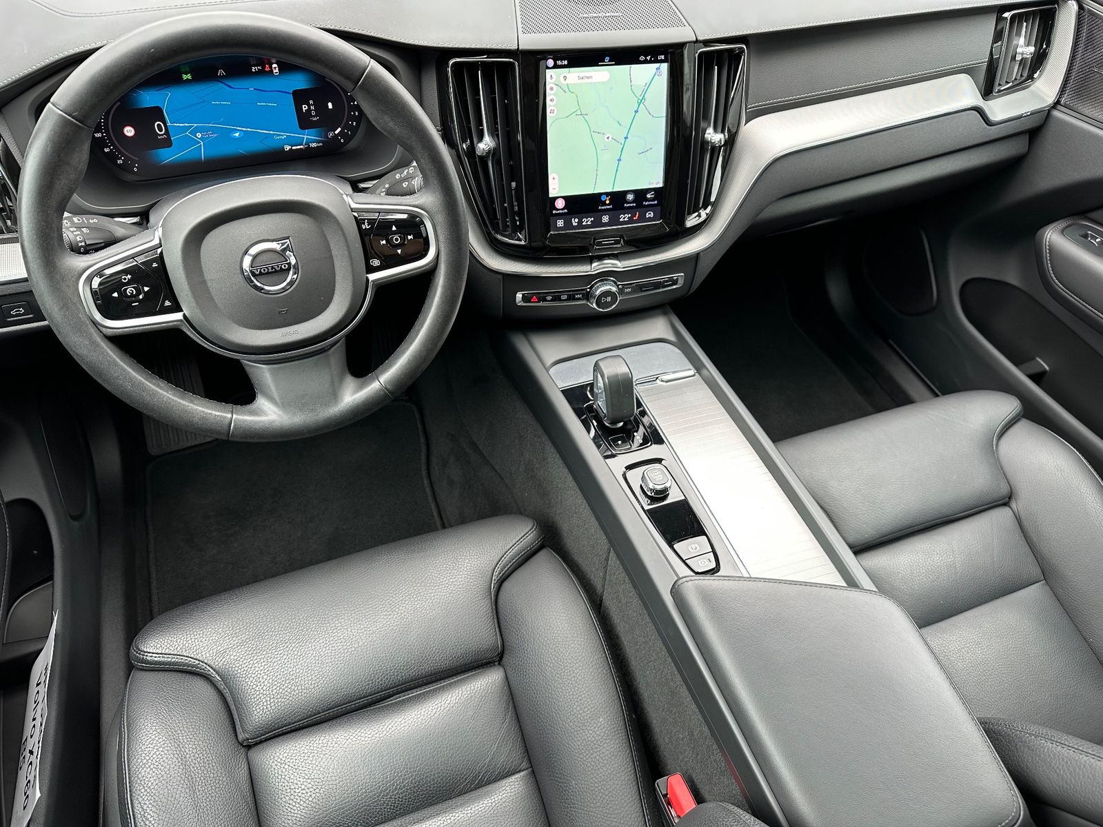 Fahrzeugabbildung Volvo XC60 B5 B AWD Ultimate Dark LED+PANO+AHK+STHZ