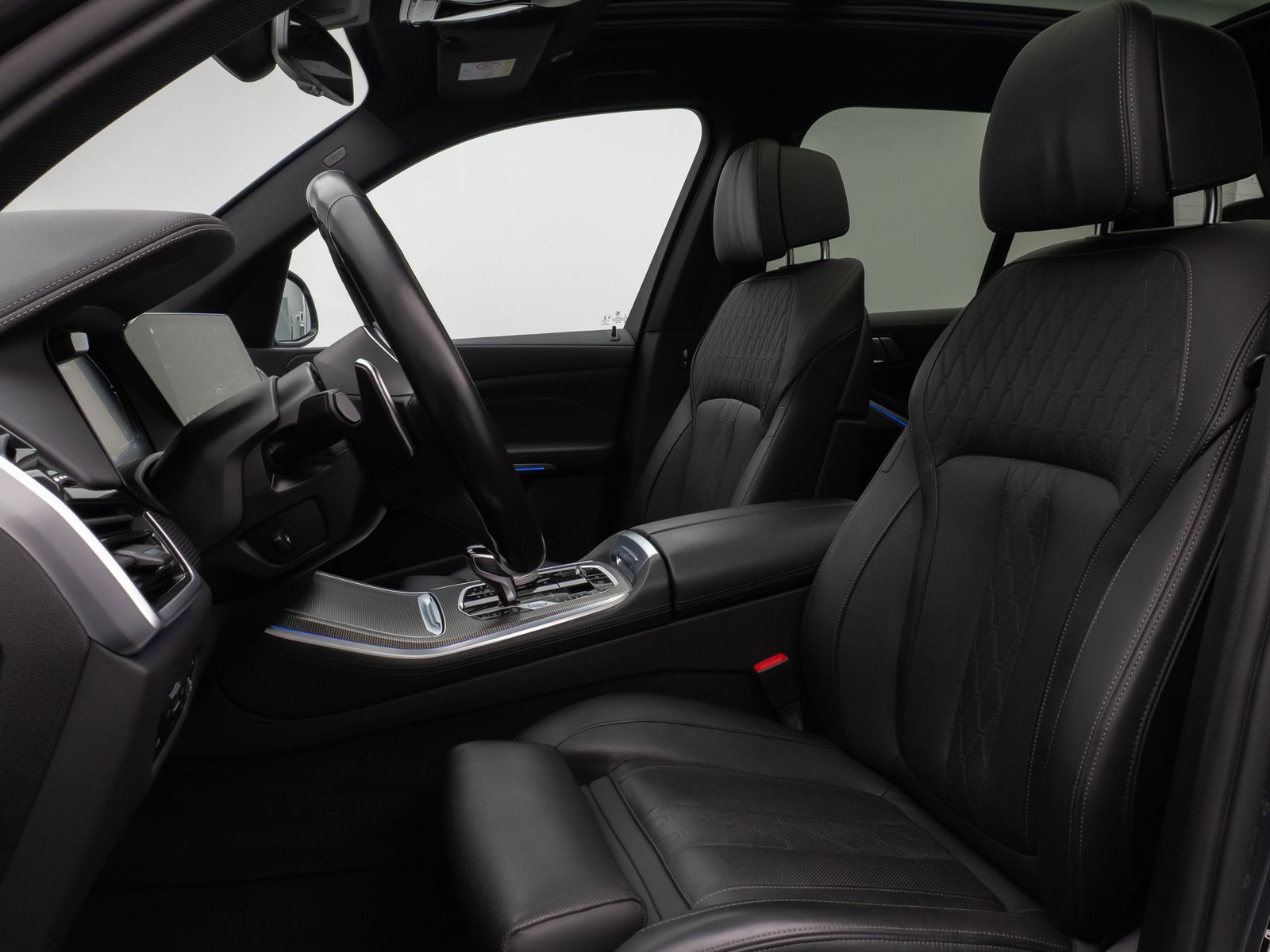 Fahrzeugabbildung BMW X5 M50i Panoram 360°HUD DAB HiFi Massage AHK 22"