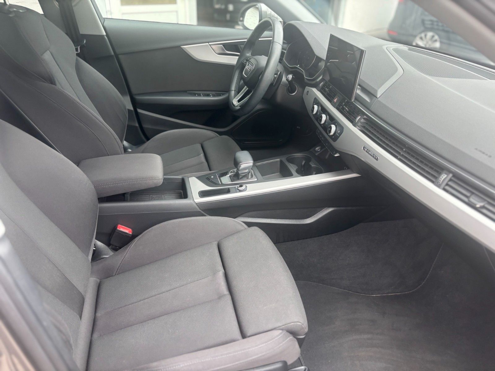 Fahrzeugabbildung Audi A4 Avant 40 TFSI quattro basis