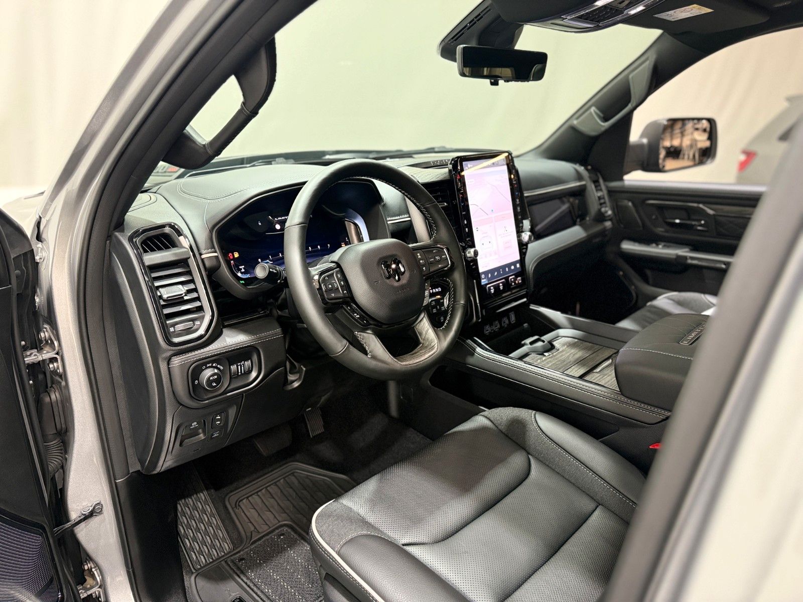 Fahrzeugabbildung Dodge RAM 1500 Limited Night  H/O 3.0L MY25