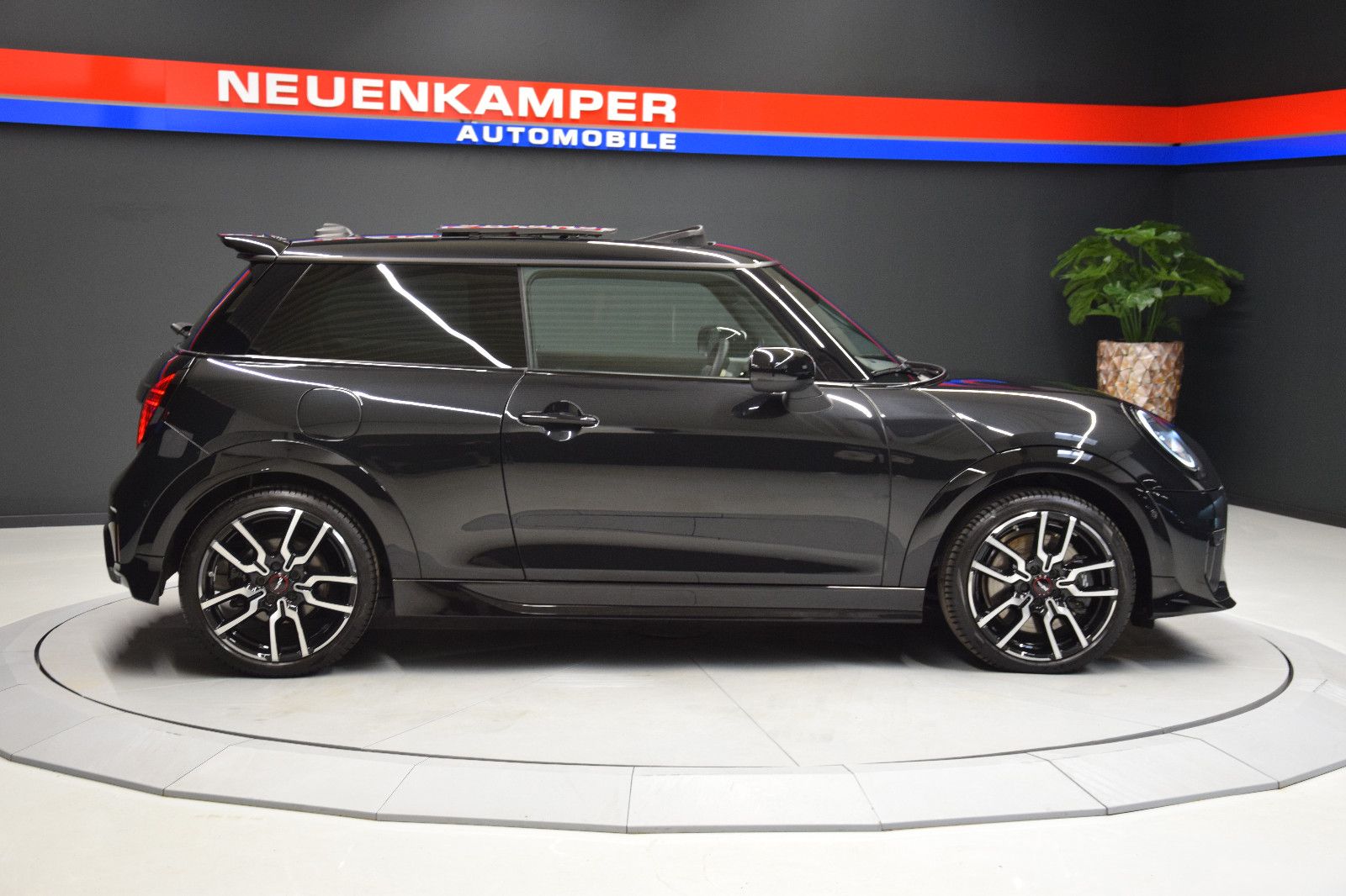 Fahrzeugabbildung MINI Cooper C John Cooper Works Trim HuD Pano 18 Zoll