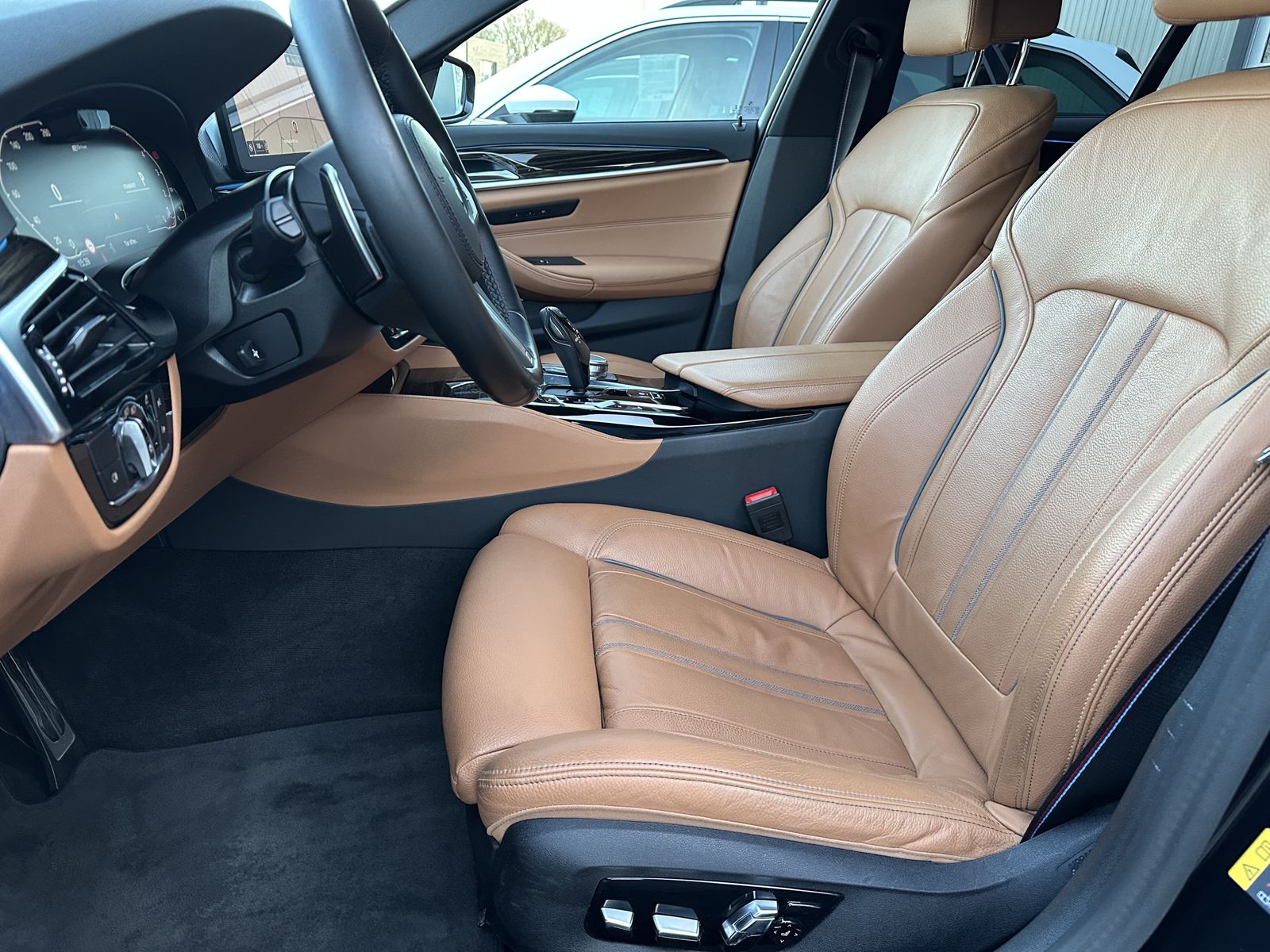 Fahrzeugabbildung BMW 530e Touring xD M-Sport Pro NAV+LASER+AHK+HEADUP