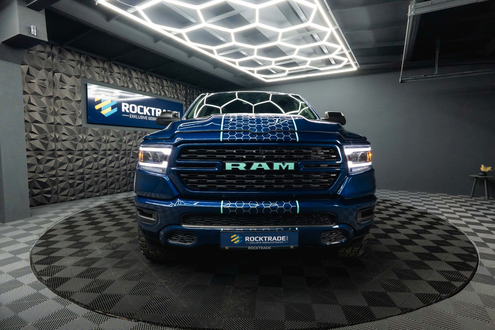 Fahrzeugabbildung Dodge RAM 5.7 V8 HEMI 4x4 BLUE EDITION Offroad LONGBED