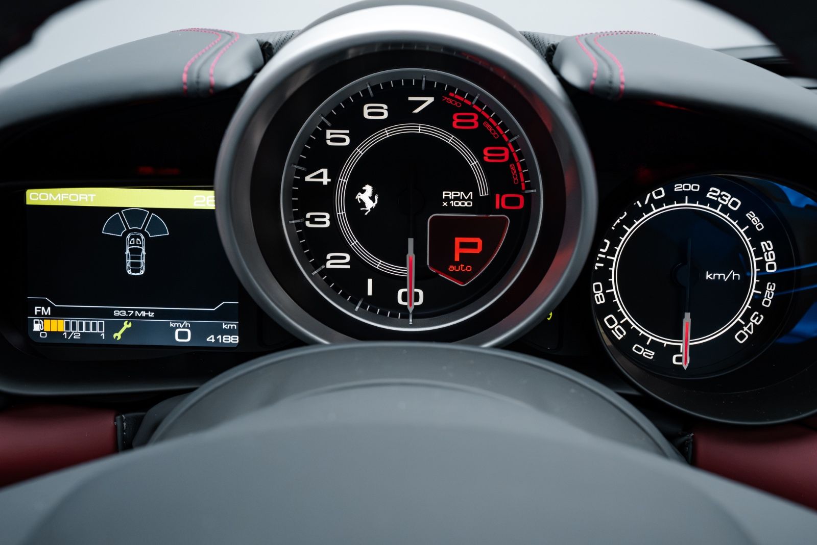 Fahrzeugabbildung Ferrari California T ATELIER/SPECIAL COLOUR/WENIG KM