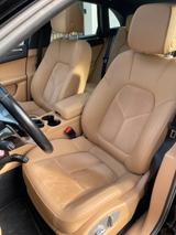 Porsche Macan ,schöne seltene Farbkombi mit innen beige - Porsche Macan mit Benzin-Antrieb: Schwarz