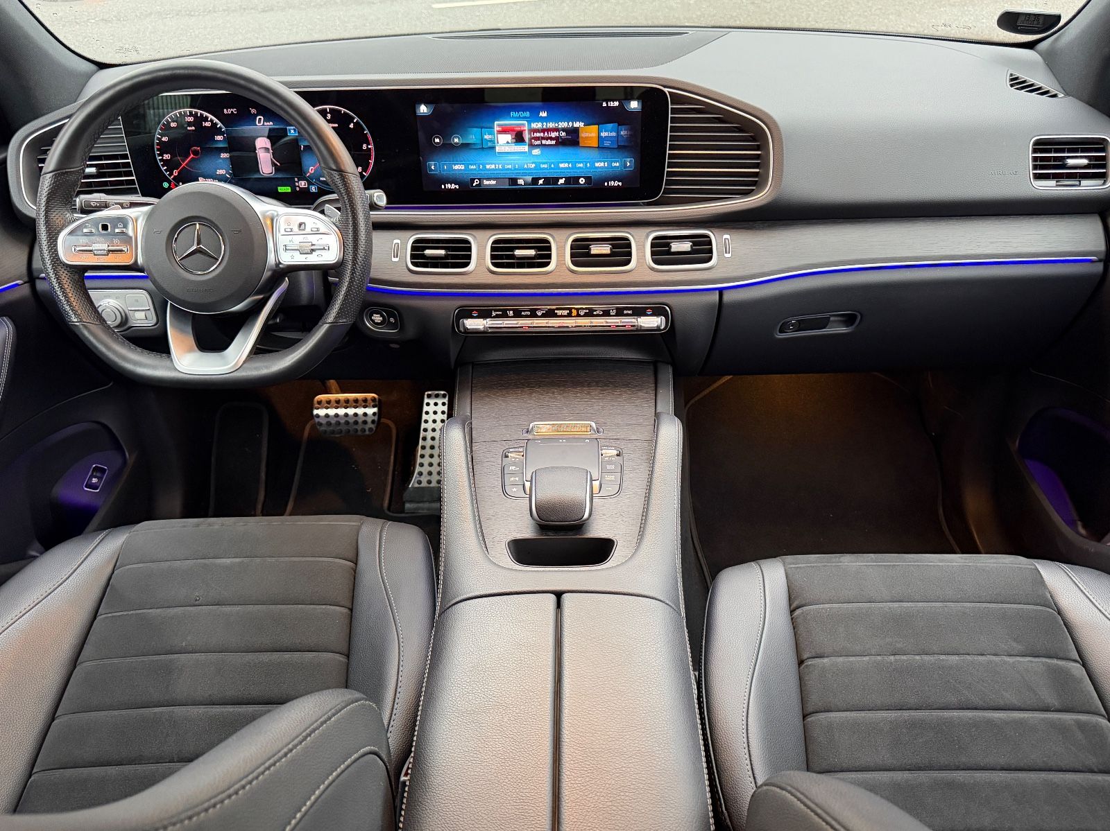 Fahrzeugabbildung Mercedes-Benz GLE 300d 4Matic*BURMESTER*MUTLIBEAM*AHK*WIDESCRE