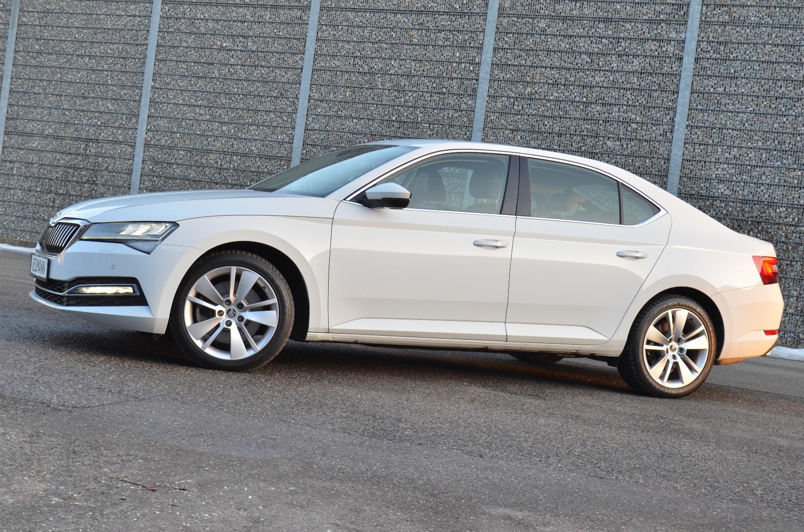 Skoda Superb Lim. Style 4x4*NAVI*LEDER*ACC*PDC*KLIMA*