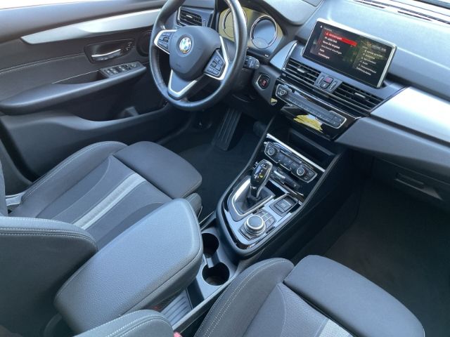 Fahrzeugabbildung BMW 218 Active Tourer d Adnantage Autom. Navi, Einpa