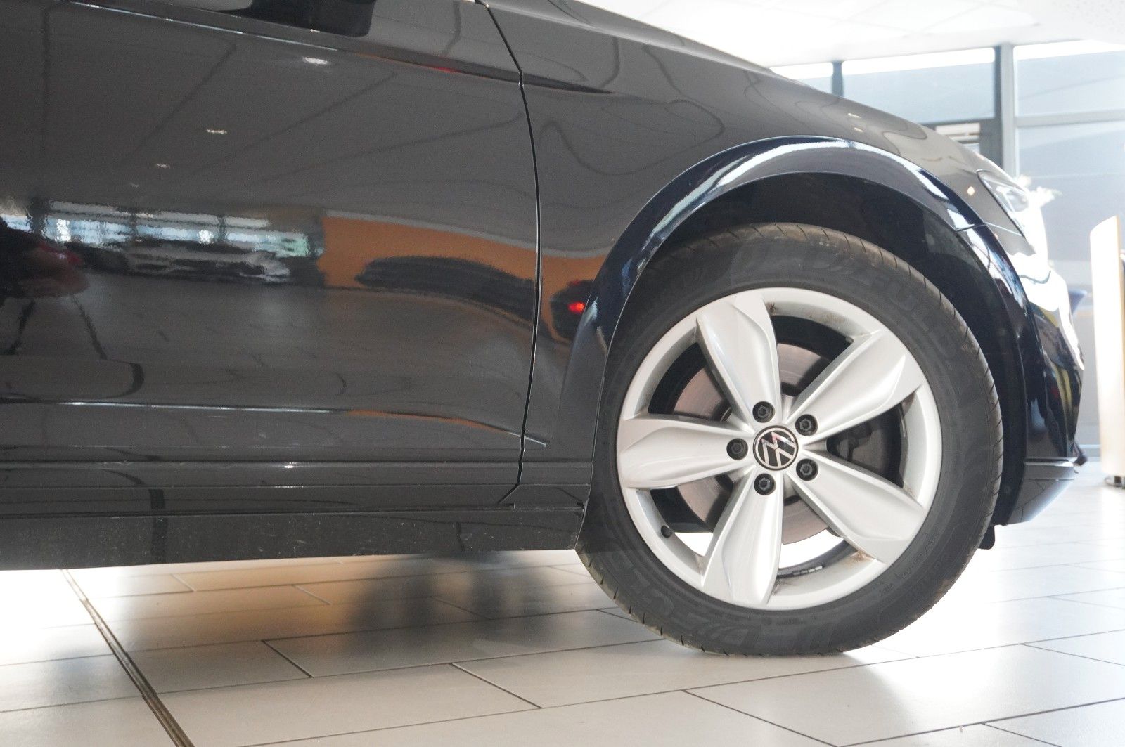 Fahrzeugabbildung Volkswagen Passat VARI. 2.0D BUSINESS 4M NAVI/KAMERA/SH/AHK