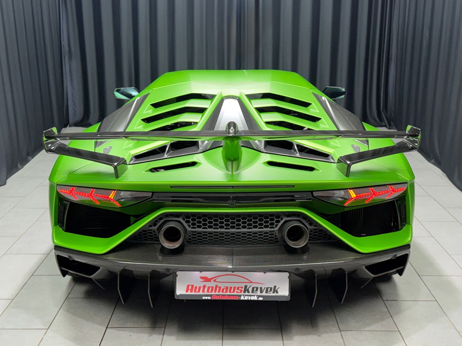 Fahrzeugabbildung Lamborghini Aventador SVJ | FULL CARBON|LIFT|SENSONUM|PPF|