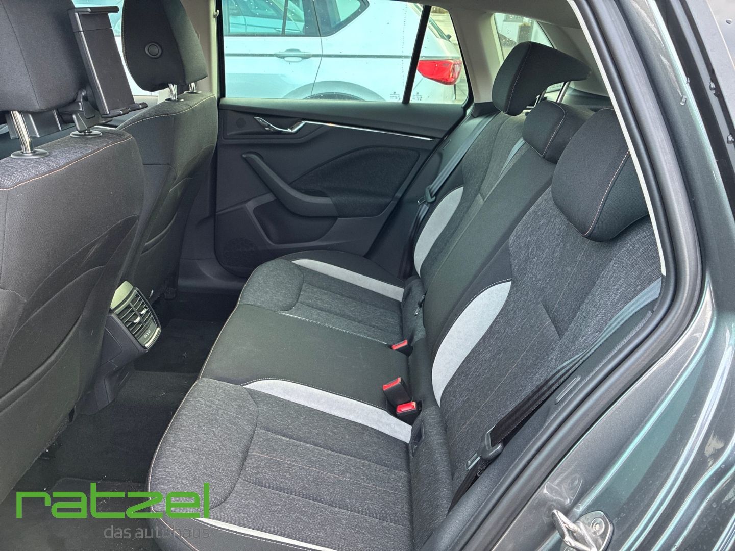 Fahrzeugabbildung SKODA Kamiq Style SYTLE 1.5 TSI DSG+KLIMA+PDC+TEMPOMAT