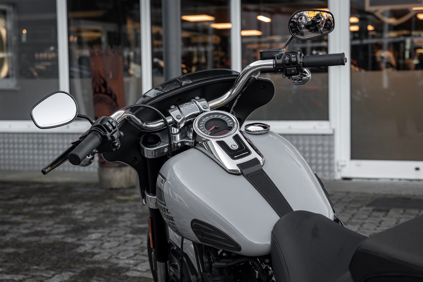 Fahrzeugabbildung Harley-Davidson FLSB Sport Glide Softail - JEKILL & HYDE