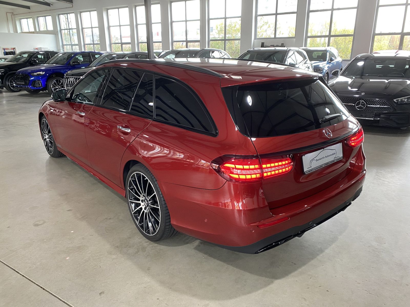 Fahrzeugabbildung Mercedes-Benz E 220 d T AMG/PANO/STHZG/´20/DIS/BUR/AHK/