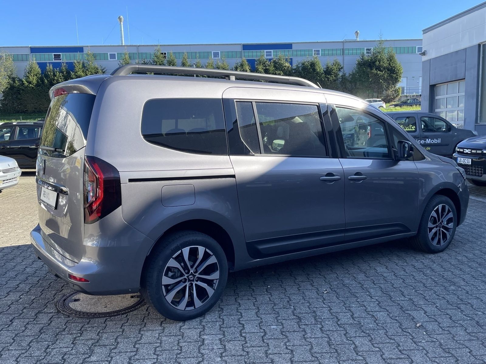 Fahrzeugabbildung Renault Kangoo Grand Techno TCe 130 EDC 7-Sitzer