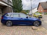 BMW 330d Touring Luxury Line HUD*PAN*AnhK*Leder - BMW 330 in Gelsenkirchen