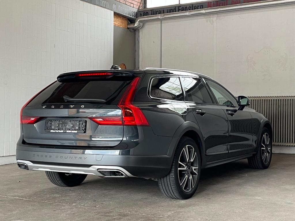 Volvo V90 Cross Country