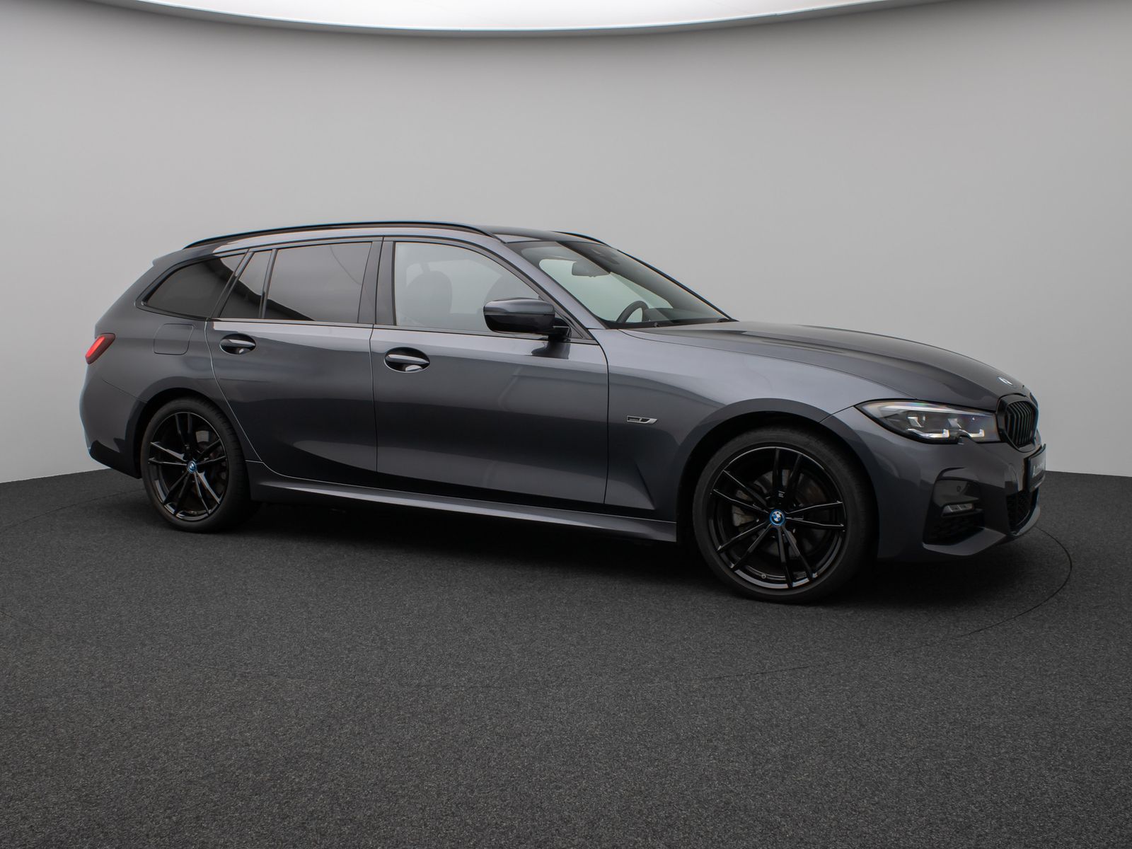 Fahrzeugabbildung BMW 320e M Sport HiFi DAB PDC Fernlichtassist 19Zoll