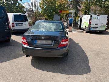 صورة 5 لـ 2010 Mercedes-BENZ C 220