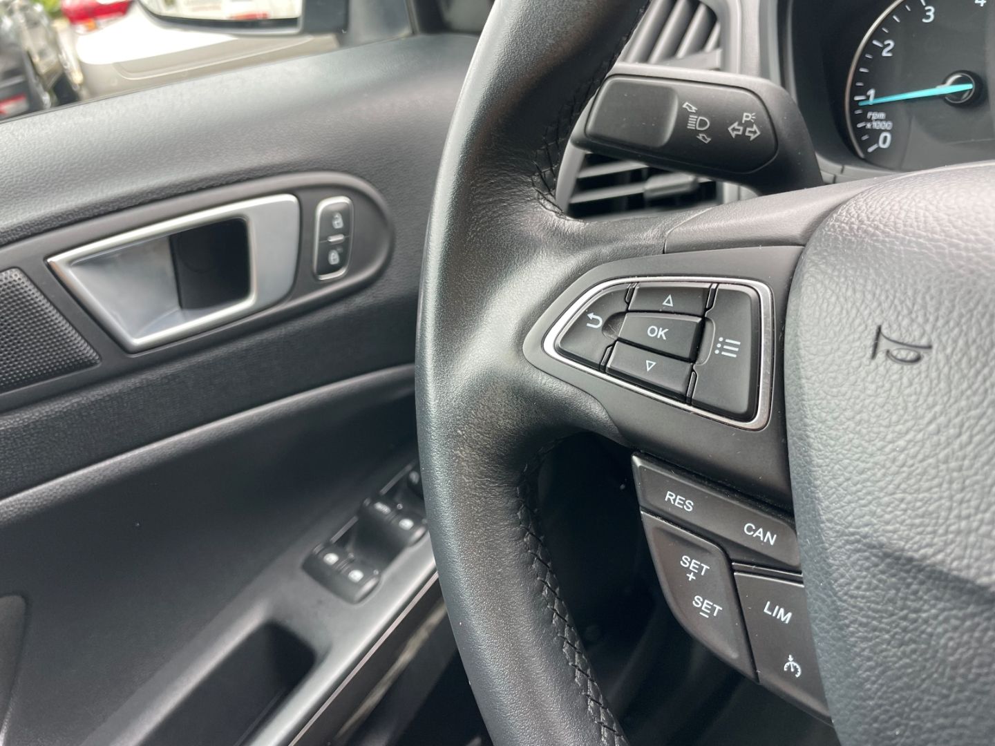 Fahrzeugabbildung Ford EcoSport C&C Klimaanlage Navi PDC SHZ heizb WSS