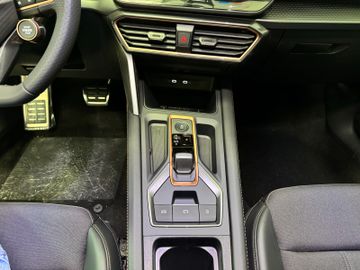 Fahrzeugbestand 22 Cupra Leon Sportstourer 1.5 AHK Panodach Kamera