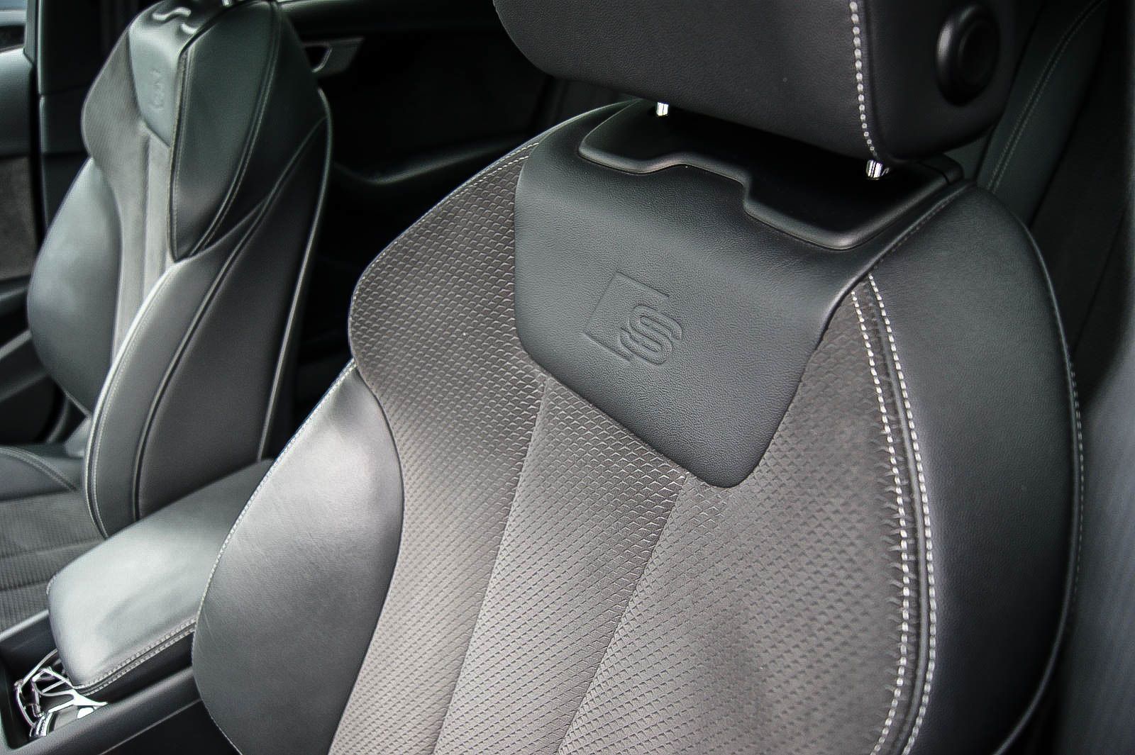 Fahrzeugabbildung Audi A4 Avant 35 TFSI S line TURBOBLAU PANORAMA STHZG