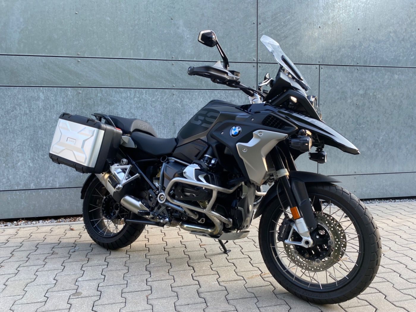 Fahrzeugabbildung BMW R 1250 GS Triple Black Frästeile Seitenkoffer