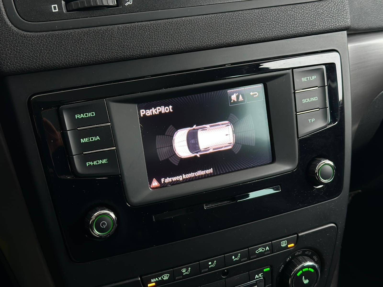 SKODA Yeti 2.0TDI DRIVE 4x4* XENON#SHZ#TEMPO#PDC#KLIMA - Image 20