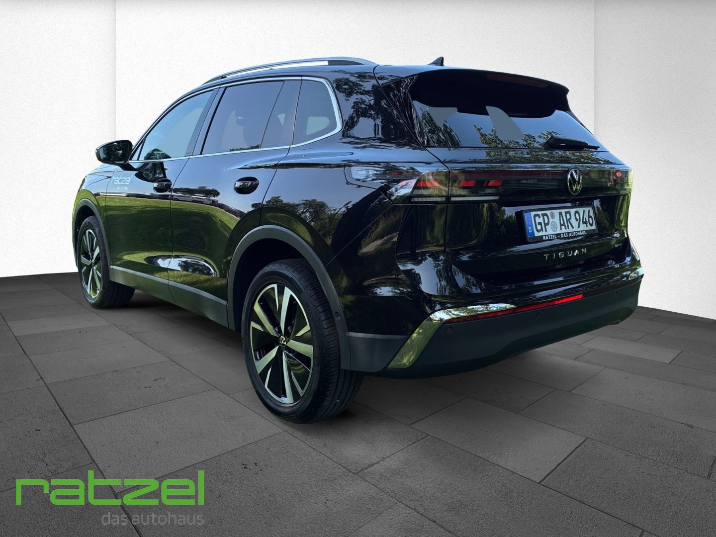 Fahrzeugabbildung Volkswagen Tiguan Elegance 2.0TDI DSG 4M Standh.+AHK+NAVI