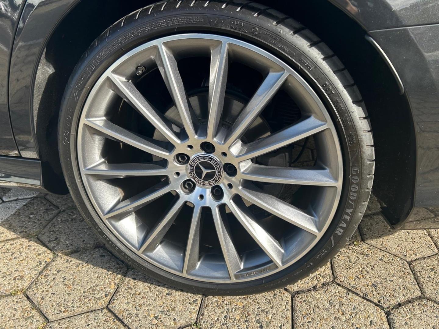 Mercedes-Benz E 220 T AMG LINE AHK PANNO LED BURMESTER BSM NAV