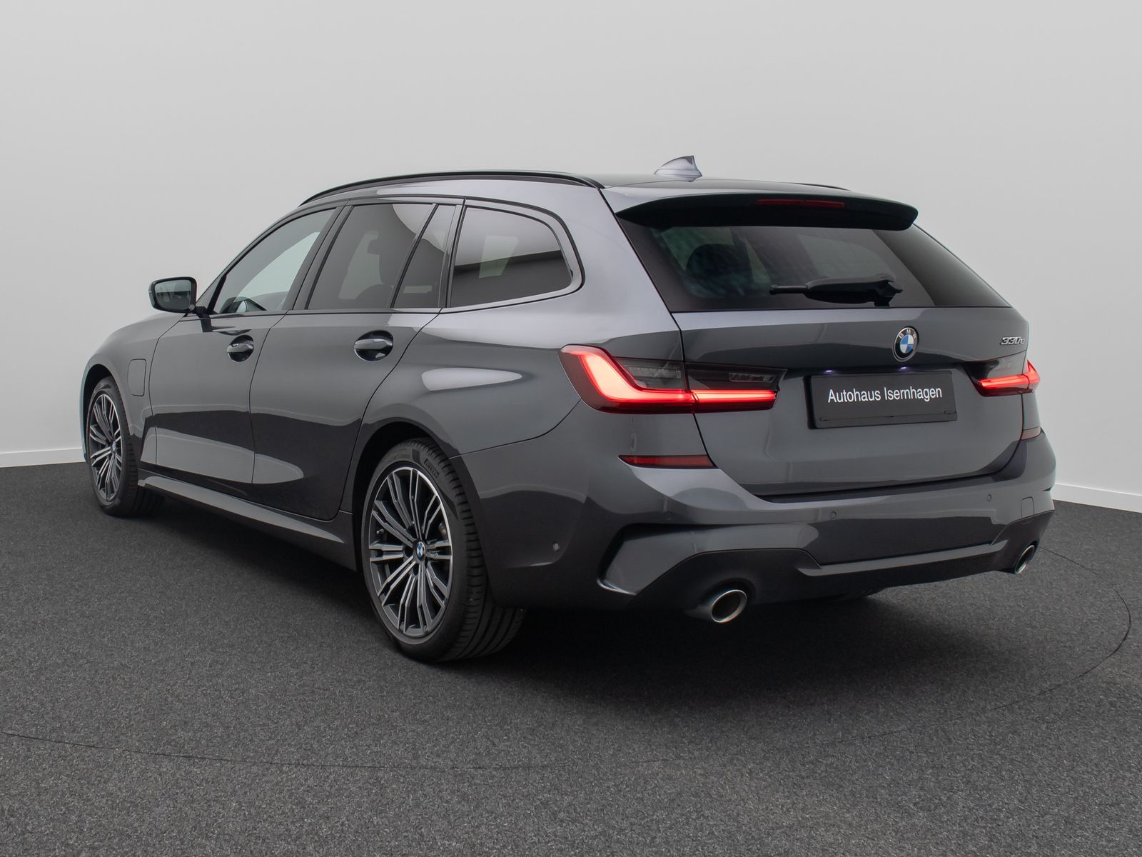 Fahrzeugabbildung BMW 330e M Sport Laser DAB Alarm HUD H/K Komfort 18"