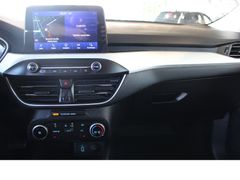Fahrzeugabbildung Ford Focus Cool & Connect,Automatic,AHK,Kamera
