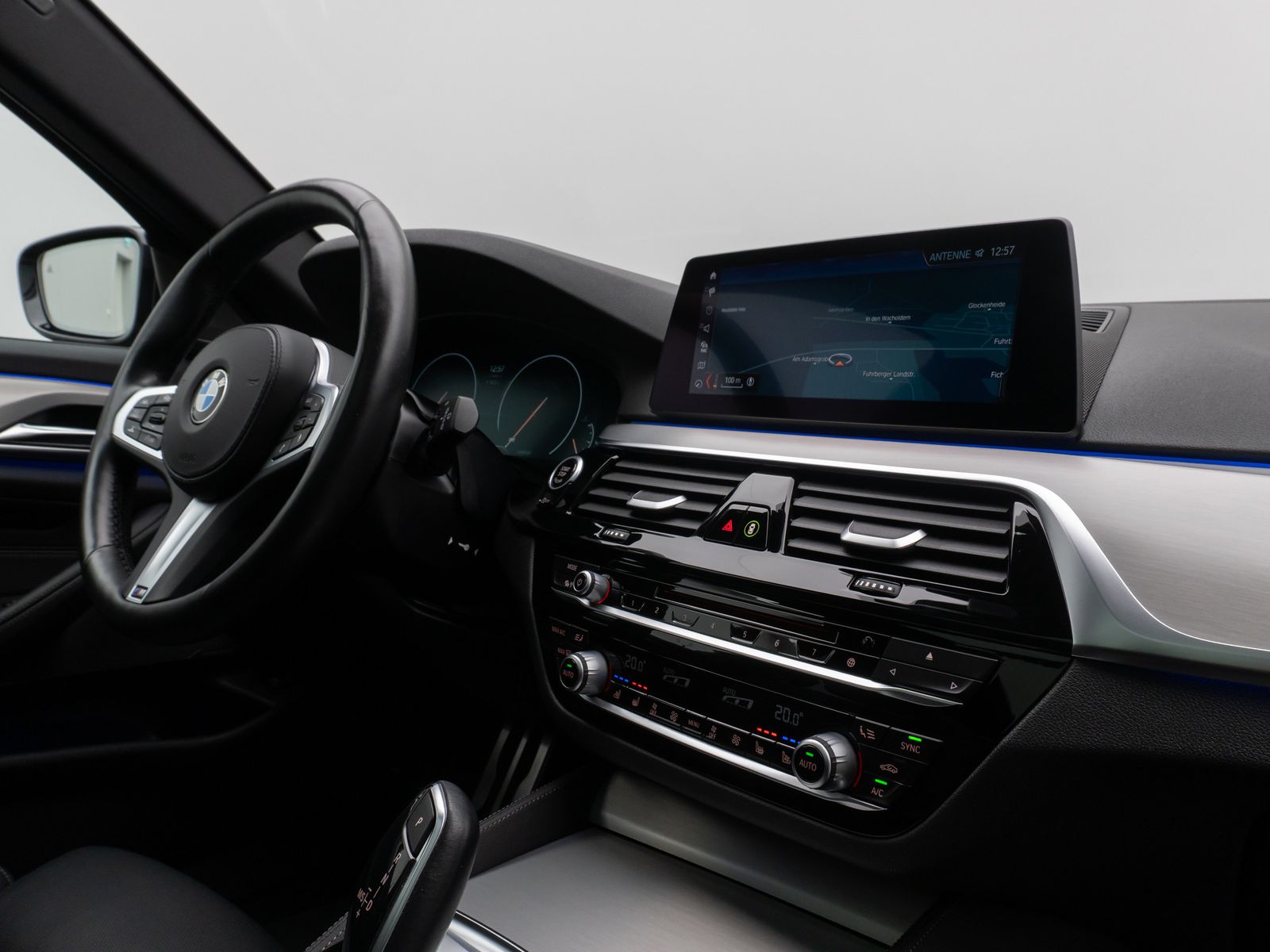 Fahrzeugabbildung BMW 530d xD M Sport Panorama Kamera HUD H/K Komfort