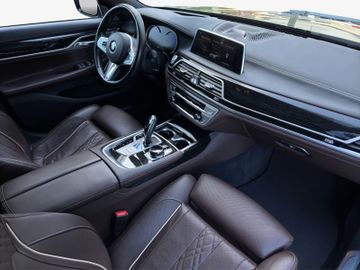 BMW 750 - 5