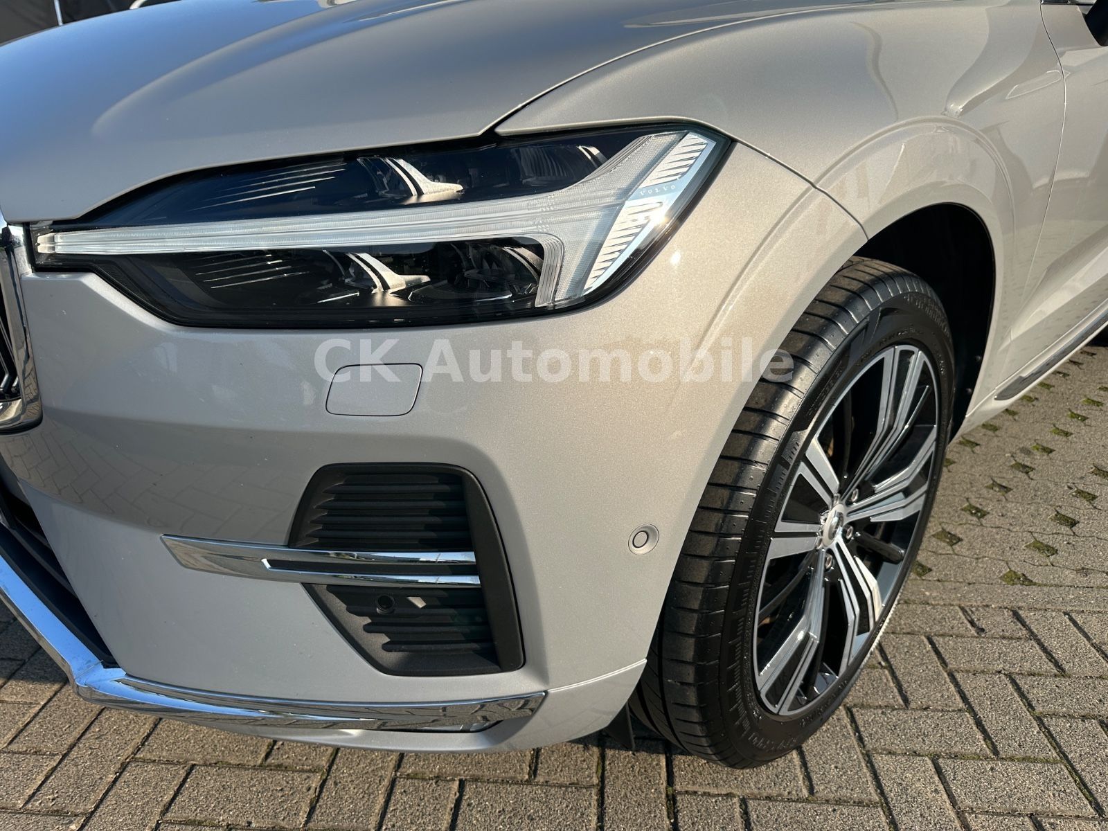 Fahrzeugabbildung Volvo XC60 B5 UltimateBright AWD/Head-Up/Pano/360°/AHK