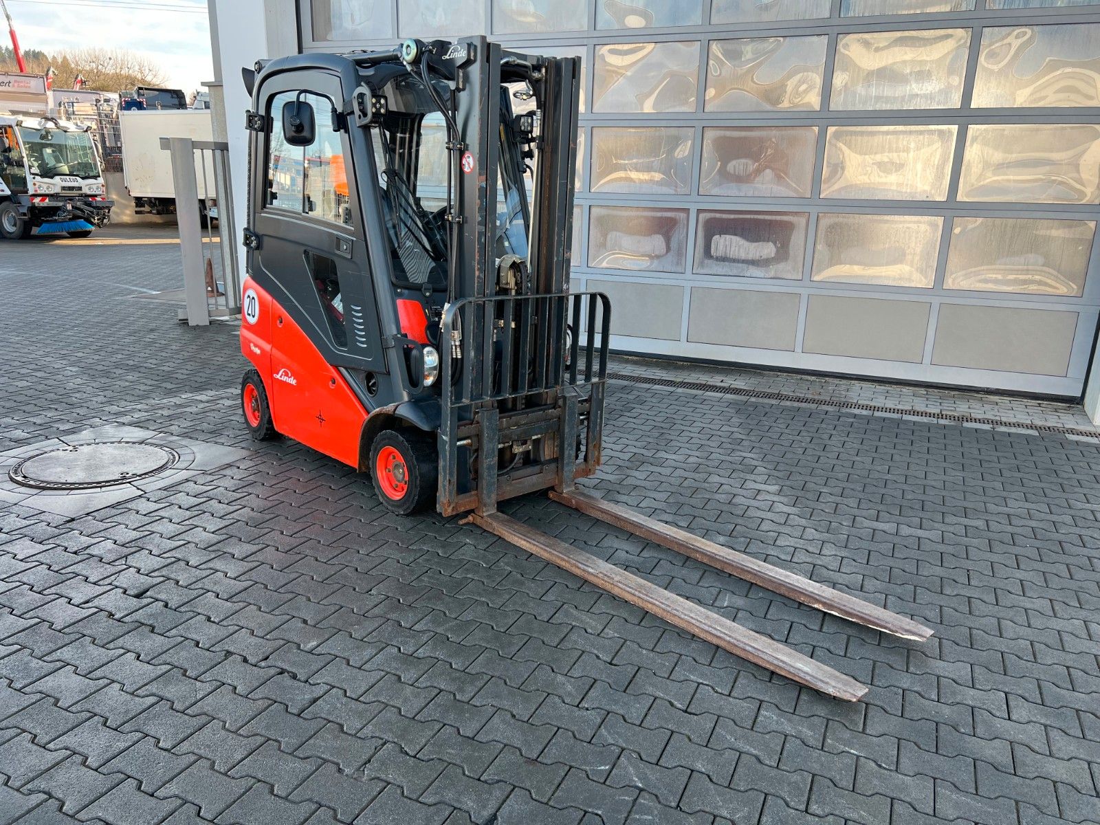 Fahrzeugabbildung Linde H14D-01 / Triplex: 4,6m / 2014 / 893h