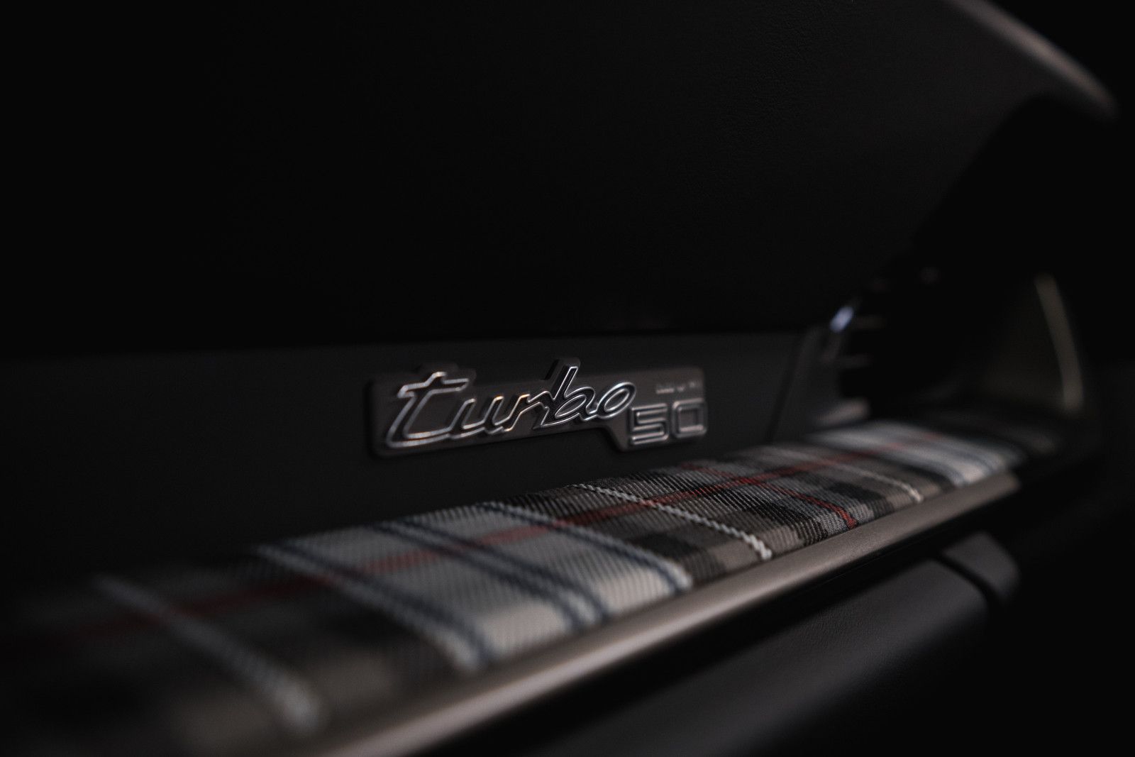 Fahrzeugabbildung Porsche 992/911 Turbo 50 Jahre Heritage-Nachtsicht-Inno