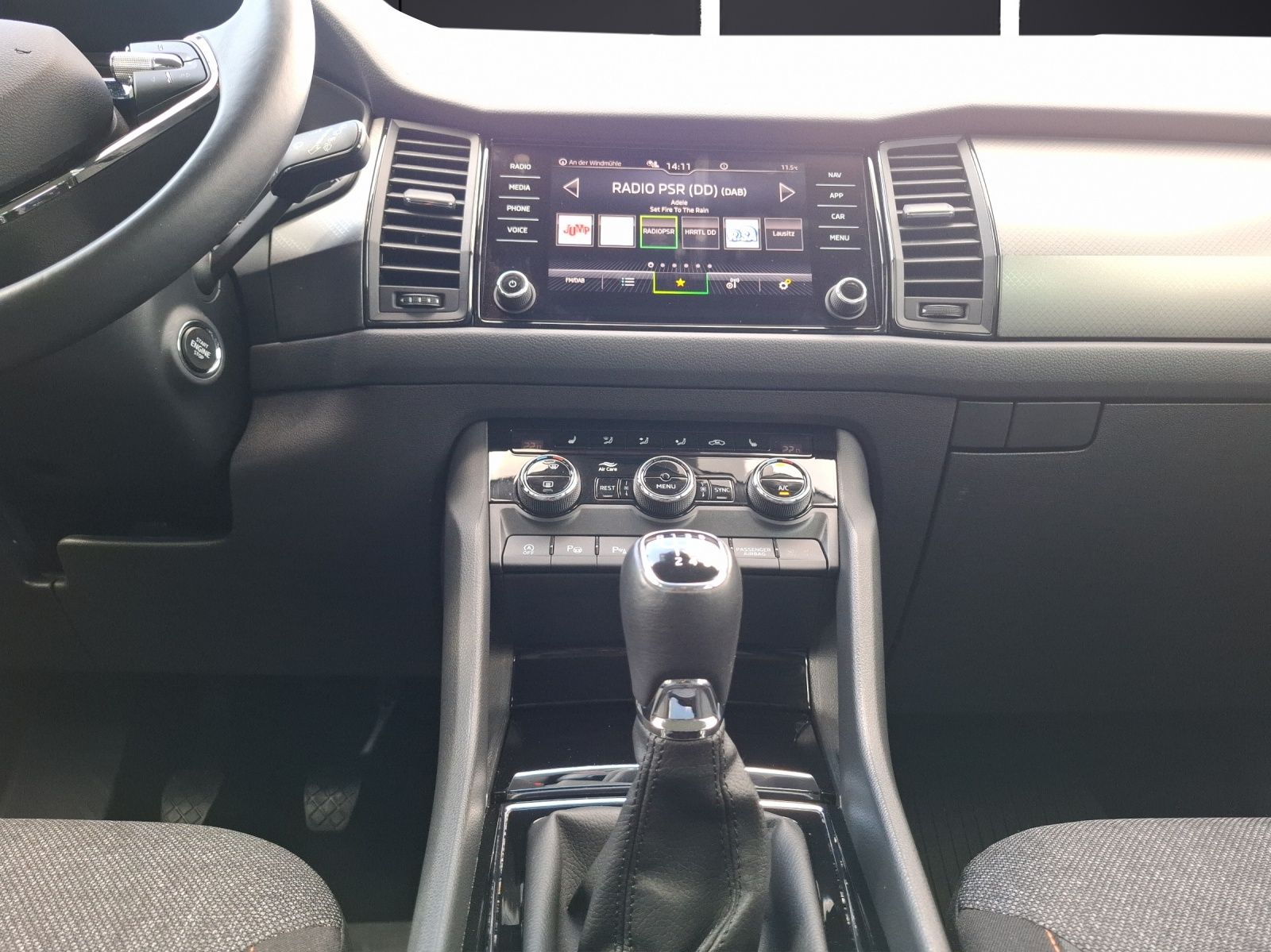 Fahrzeugabbildung SKODA Kodiaq TSI Clever Matrix AHK Navi ACC RFK SH 19"